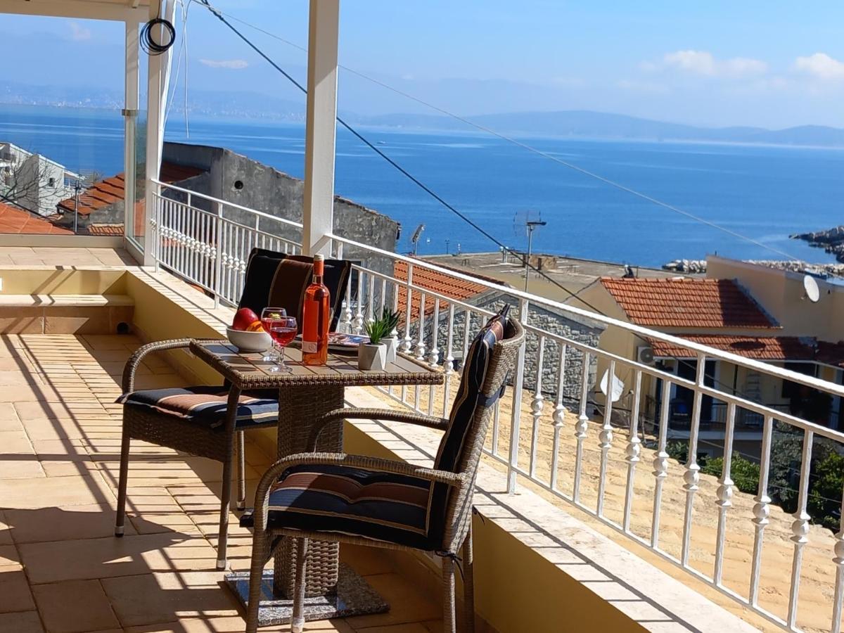 Solaris Methea- Luxury By The Castle *