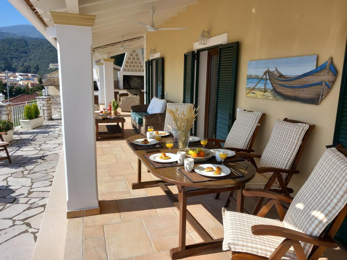 Villa Solaris Methea- Luxury By The Castle