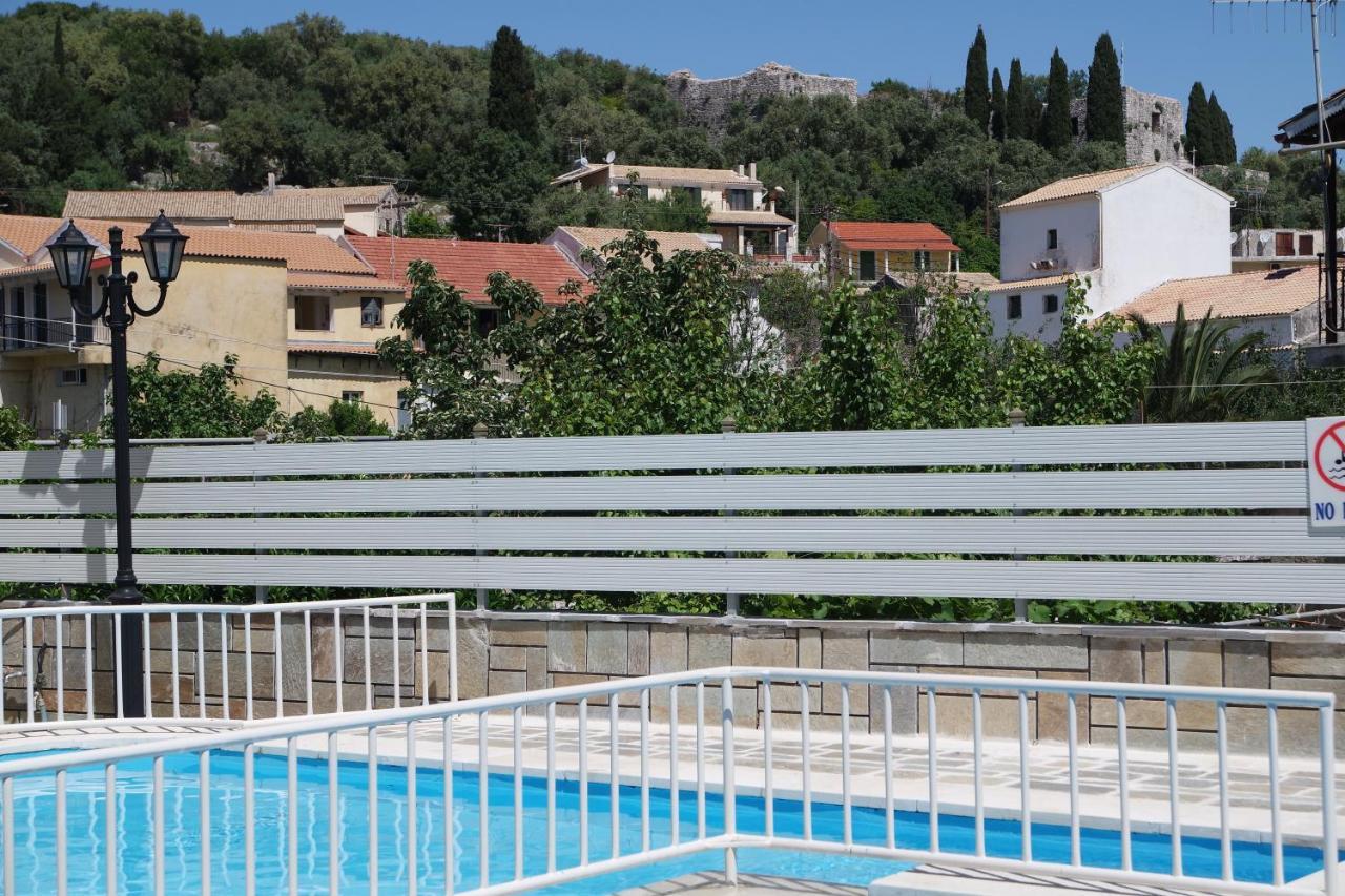 Solaris Methea- Luxury By The Castle