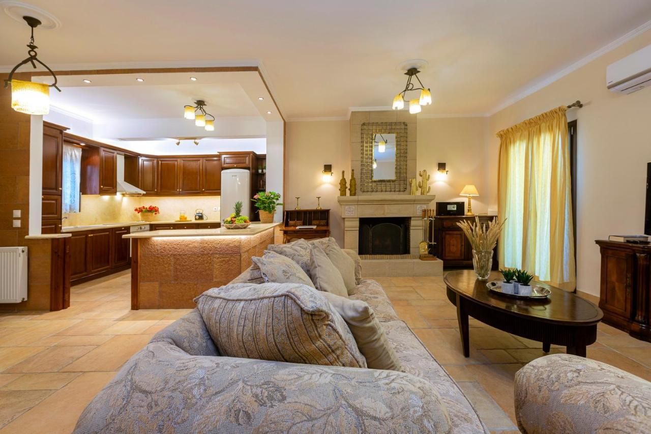 Solaris Methea- Luxury By The Castle *