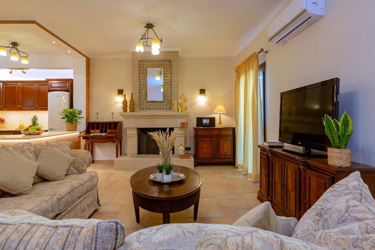 Solaris Methea- Luxury By The Castle