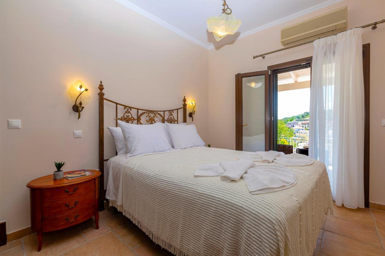Solaris Methea- Luxury By The Castle *