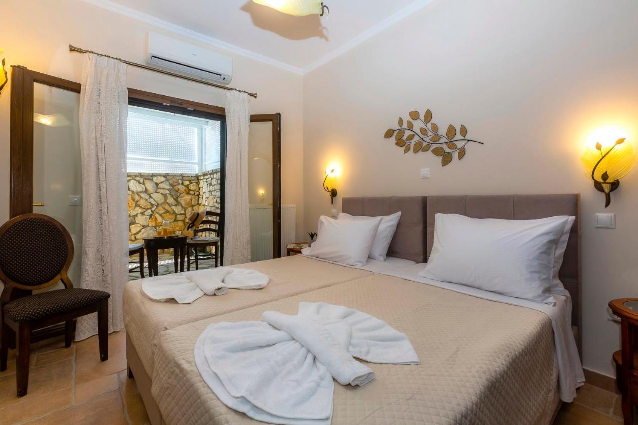Villa Solaris Methea- Luxury By The Castle