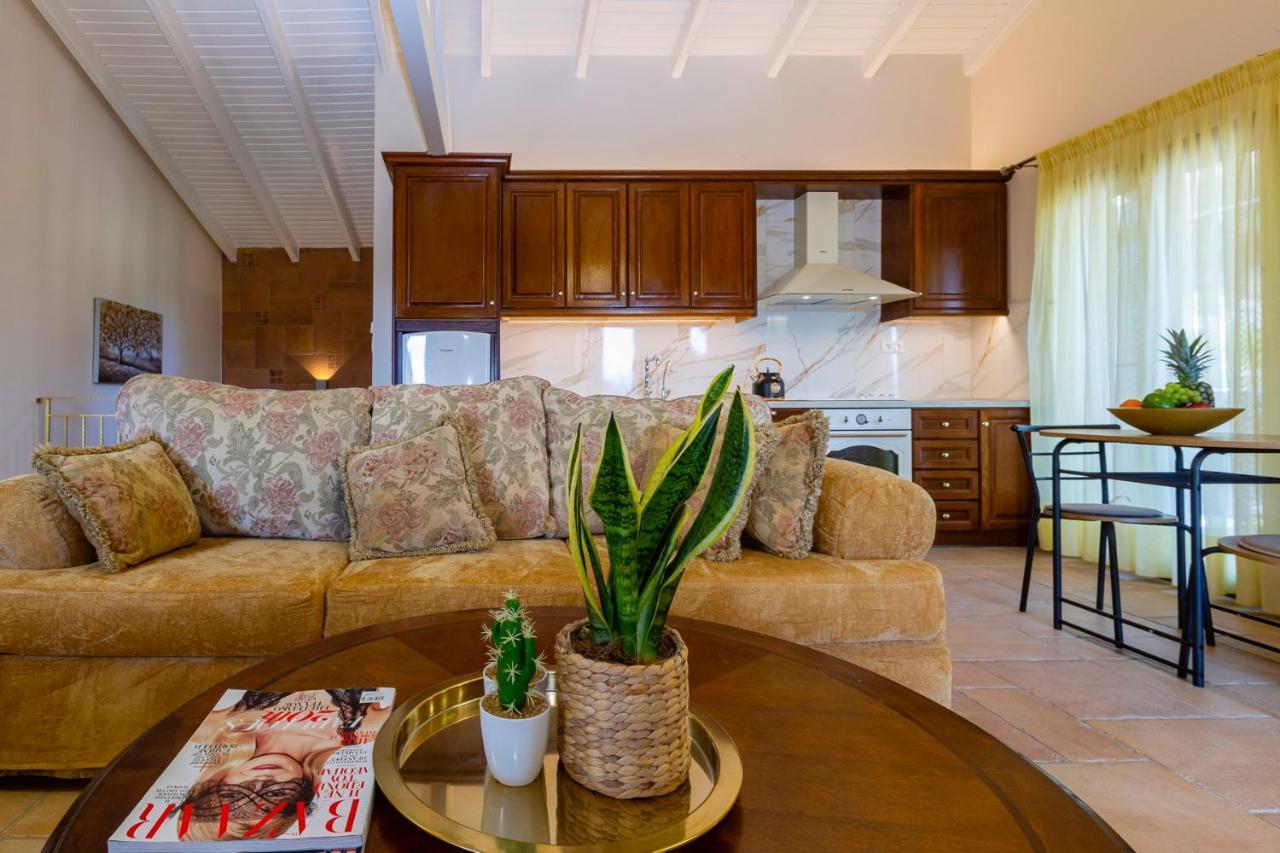 Villa Solaris Methea- Luxury By The Castle *
