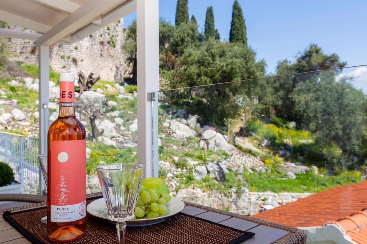 Solaris Methea- Luxury By The Castle Villa