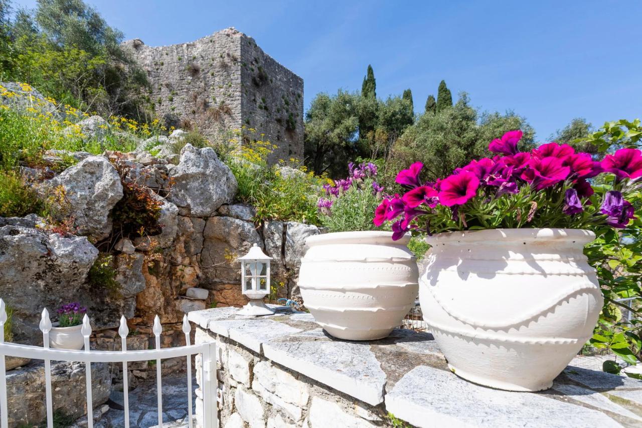 Solaris Methea- Luxury By The Castle