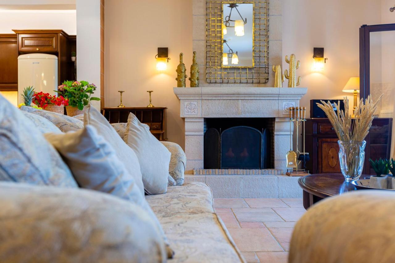 Solaris Methea- Luxury By The Castle Villa