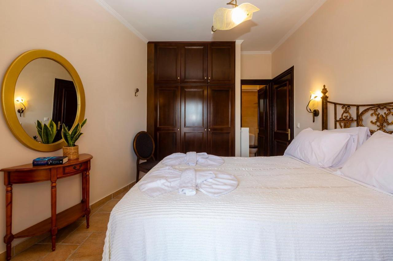 Solaris Methea- Luxury By The Castle