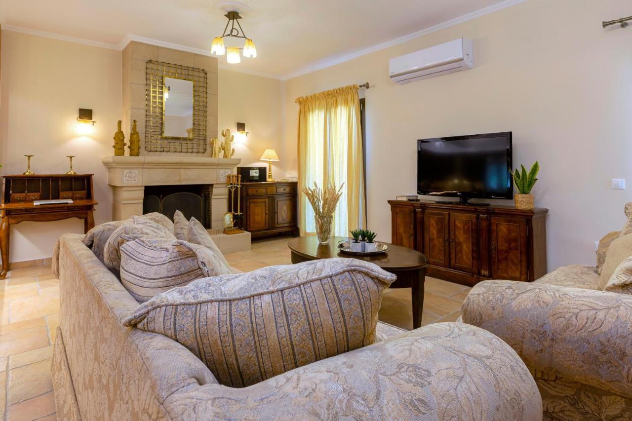 Solaris Methea- Luxury By The Castle Villa Kassiopi