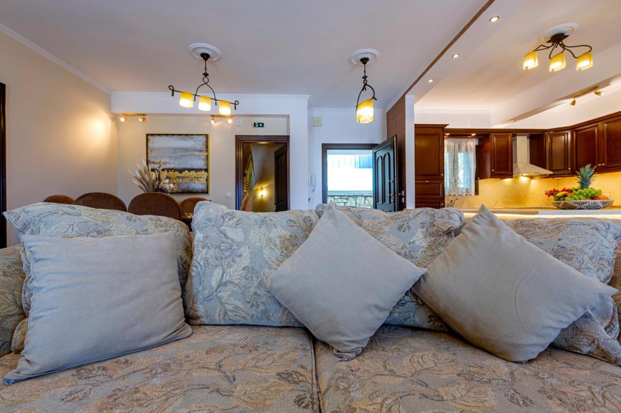 Solaris Methea- Luxury By The Castle