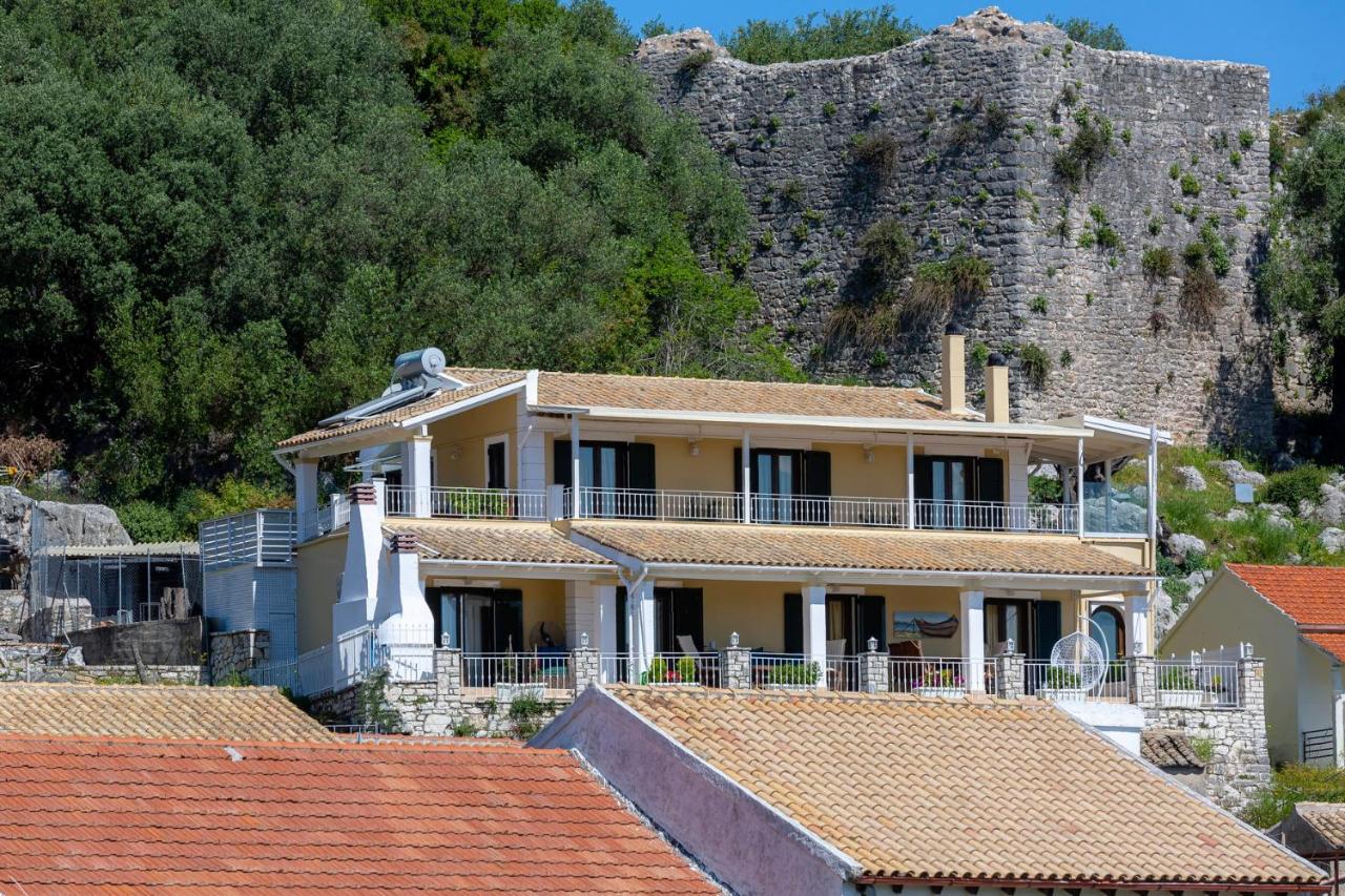 Solaris Methea- Luxury By The Castle