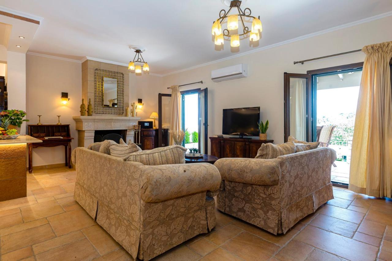 Solaris Methea- Luxury By The Castle קאסיופי